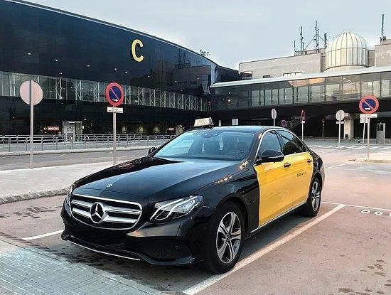 Premium Taxi (Luxury Comfort) in Barcelona